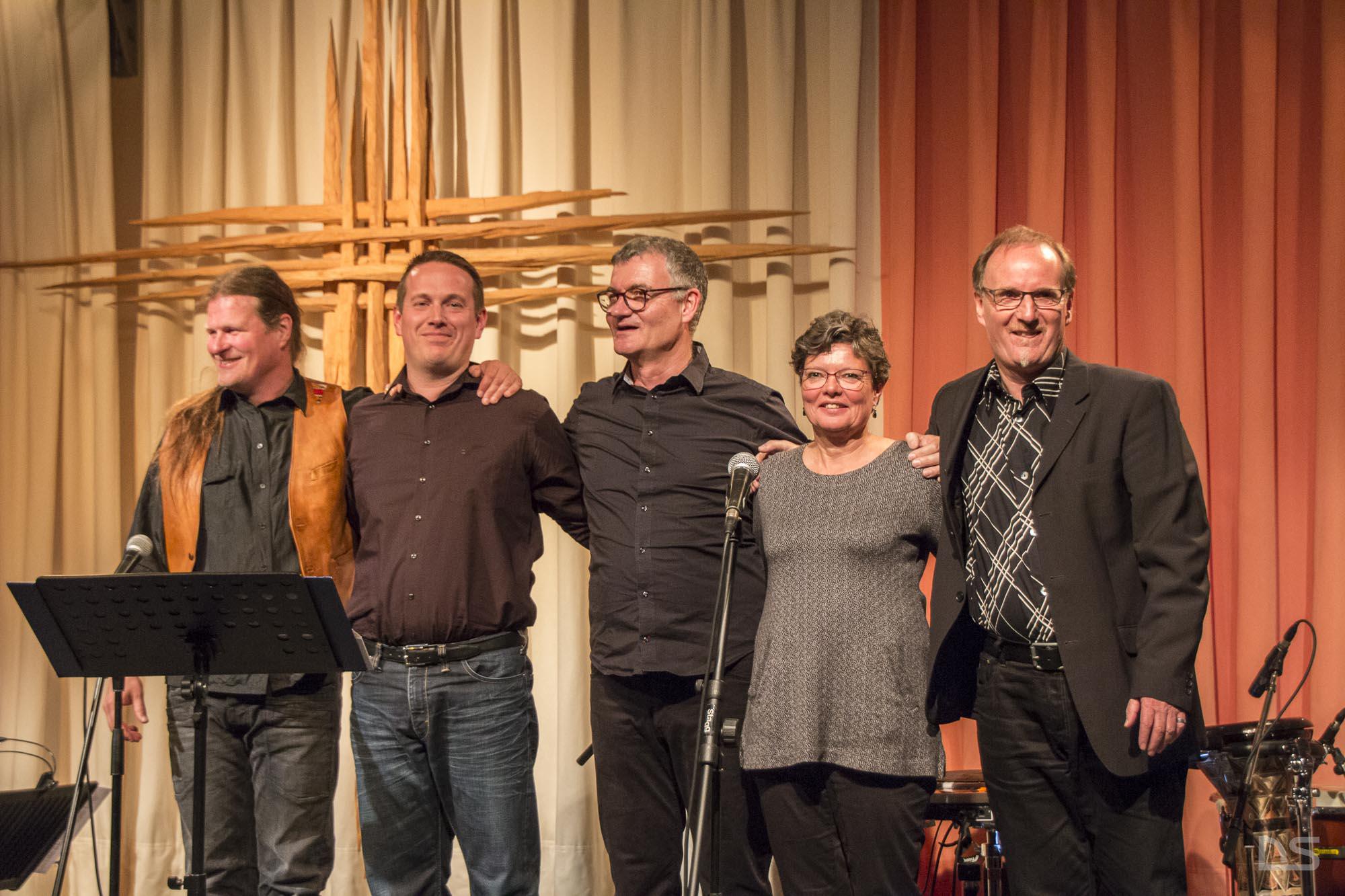Torsten Hader (Cello), Daniel Schwenger (Percussions),Christoph Zehendner (Gesang), Ingrid Zehendner (Texte), Uli Schwenger (Klavier)