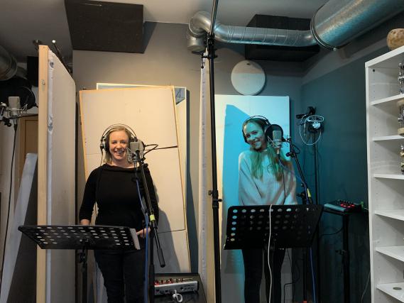 Julia Schwenger & Leonie Vollmer im Tonbiotop