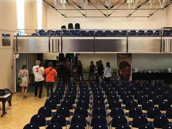 Ein Fernsehteam des ZDF begleitet Dèborah Rosenkranz bei Ihrem Auftritt in Stockach