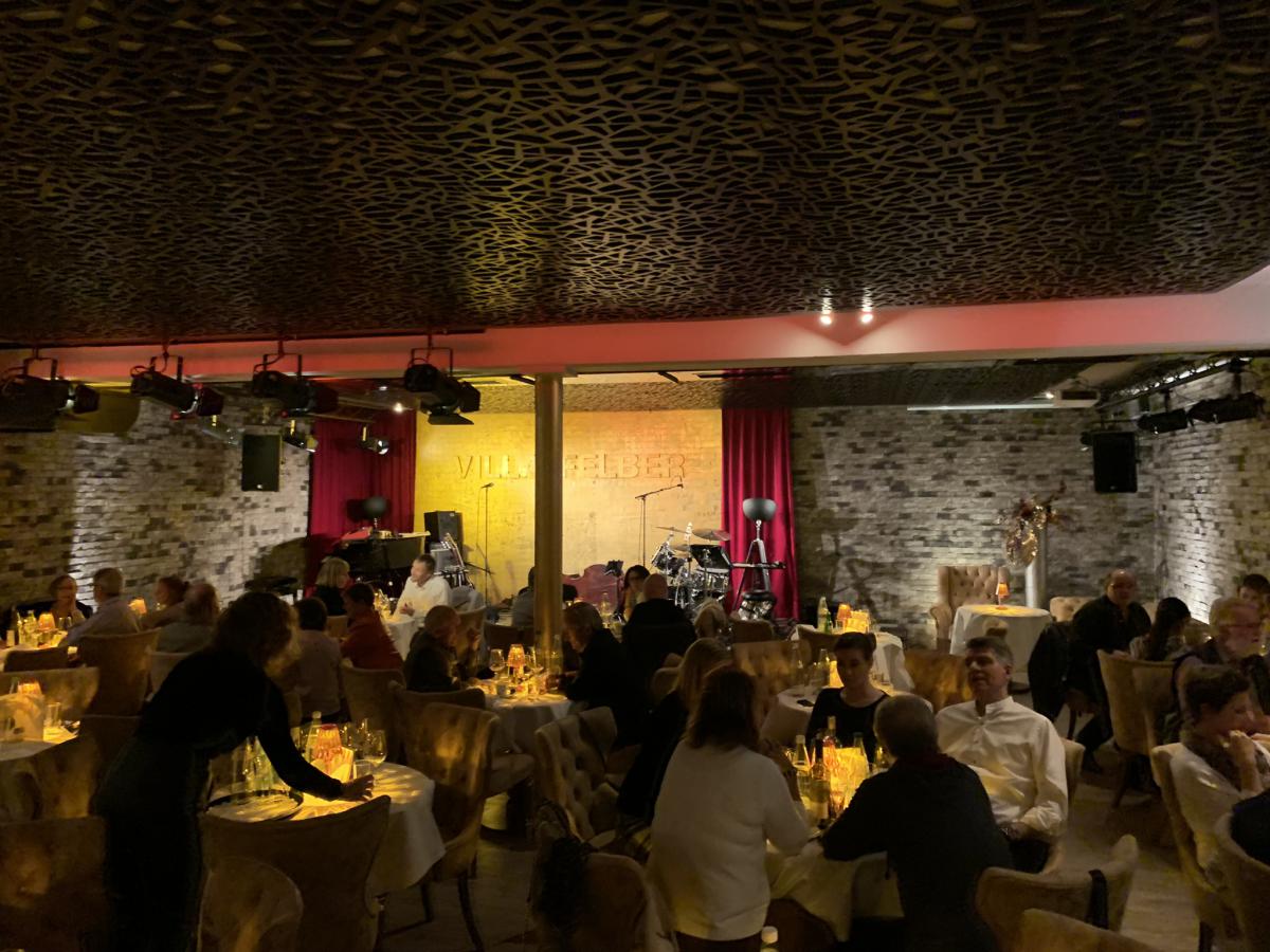 Daniel mit Thabilé in der Villa Felber, Schweiz, November 2022